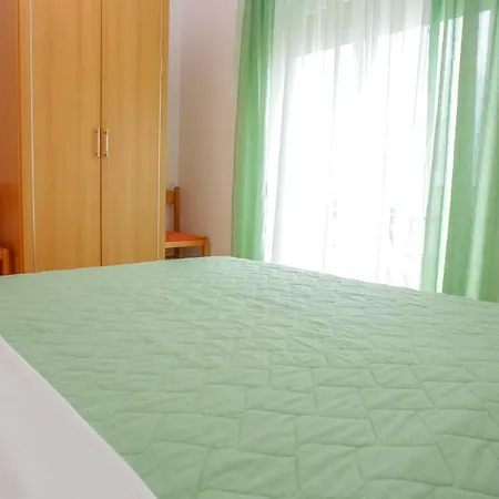 Apartment Vesela *